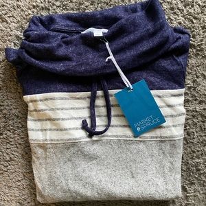 Market & Spruce wide neck fleece shirt